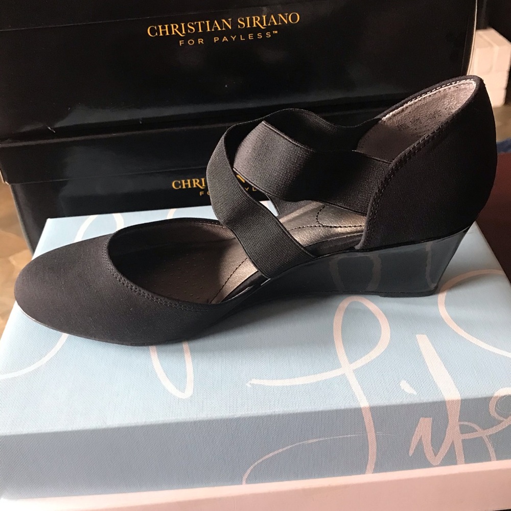 Life Stride pumps. 8.5 elastic straps.   Worn 2 times